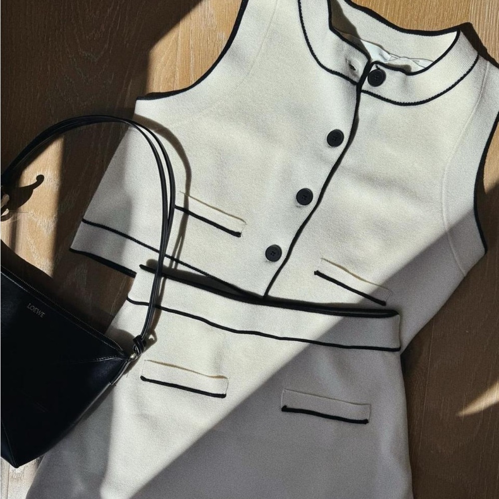 OAK + FORT Cream and Black Sweater Vest Sleeveless Top, Size M - Picture 3 of 3
